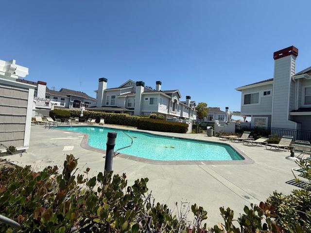 595 Shoal Circle, Redwood City CA: https://media.crmls.org/mediaz/cb58b89d-e51d-4308-a0b1-4aef93c7dd7f.jpg