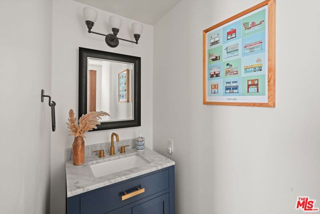 3418 Dorothy Road, Topanga CA: https://media.crmls.org/mediaz/cb58d1c7-f6b2-4443-8c14-9a645f6af926.jpg