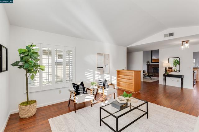 1438 Landahl Ct, Benicia CA: https://media.crmls.org/mediaz/cb58e652-fe57-423a-8242-31d513f9c34c.jpg