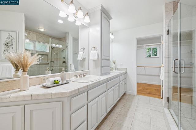 1450 Finley Ln, Alamo CA: https://media.crmls.org/mediaz/cb58ea86-95f5-4ab1-a09c-b6694ac84d37.jpg