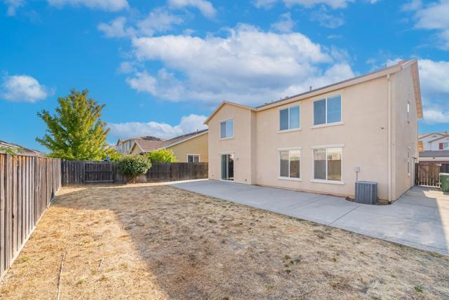 9748 Collie Way, Elk Grove CA: https://media.crmls.org/mediaz/cb58ffd1-8037-4015-9e04-2edaac2e7175.jpg