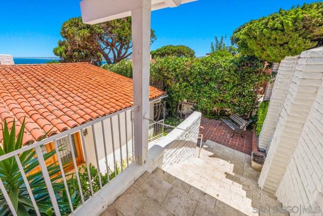 605 Palos Verdes Dr W, Palos Verdes Estates, California 90274, 4 Bedrooms Bedrooms, ,2 BathroomsBathrooms,Residential,Sold,Palos Verdes Dr W,220015650SD
