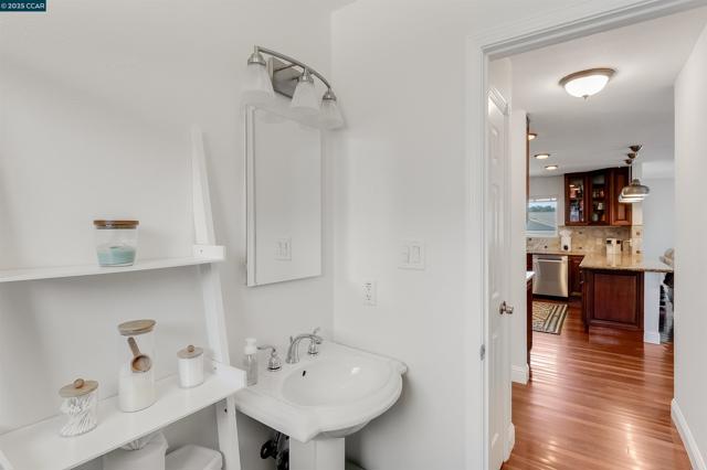 1349 Montana Dr, Concord CA: https://media.crmls.org/mediaz/cb596da0-e69b-402b-87d9-de8b2eca873a.jpg