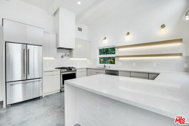 2723 Burkshire Avenue, Los Angeles CA: https://media.crmls.org/mediaz/cb59d356-8946-492b-b847-a6f3e2fa75dc.jpg