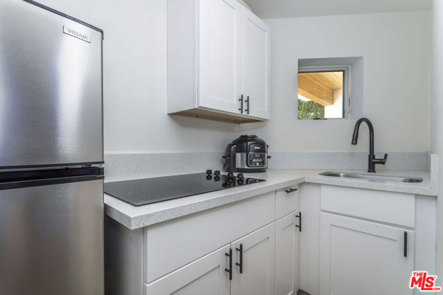8783 Lookout Mountain Avenue, Los Angeles CA: https://media.crmls.org/mediaz/cb59ddb5-c87f-4b03-859f-0b1a7c7ab9e1.jpg
