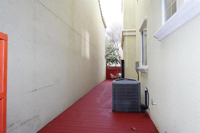 7950 English Oak Circle, Gilroy CA: https://media.crmls.org/mediaz/cb59f63f-cdce-40d8-adb2-5bcc7fe61faa.jpg