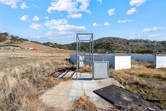 20101 Panoche Road, Paicines CA: https://media.crmls.org/mediaz/cb5a0234-7bc9-414e-adb8-2ad45931231f.jpg