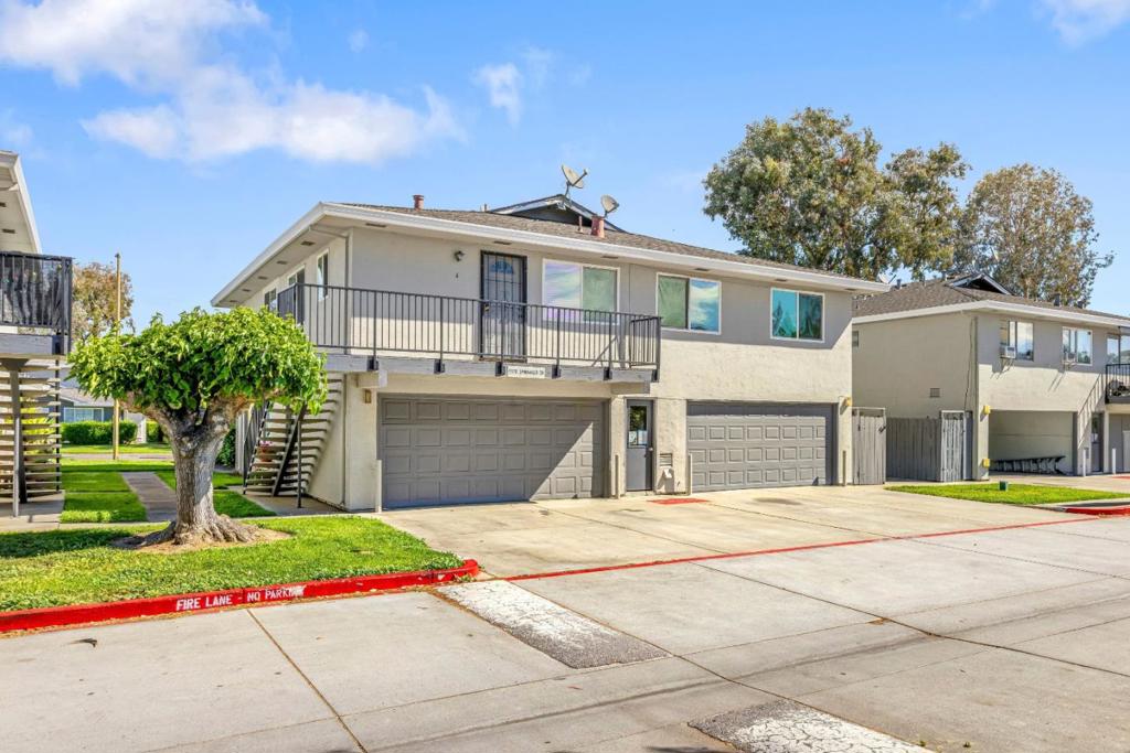 5578 Spinnaker Drive #4