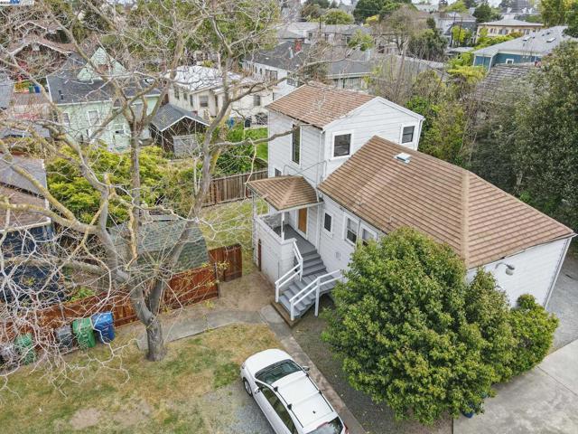 1572 Lincoln Ave, Alameda CA: https://media.crmls.org/mediaz/cb5b053f-3863-4775-9f19-34d569890024.jpg