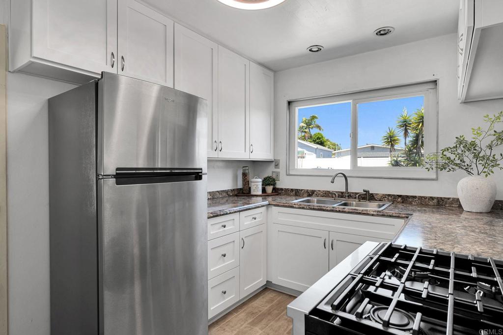 4560 Derrick Drive - photo 8