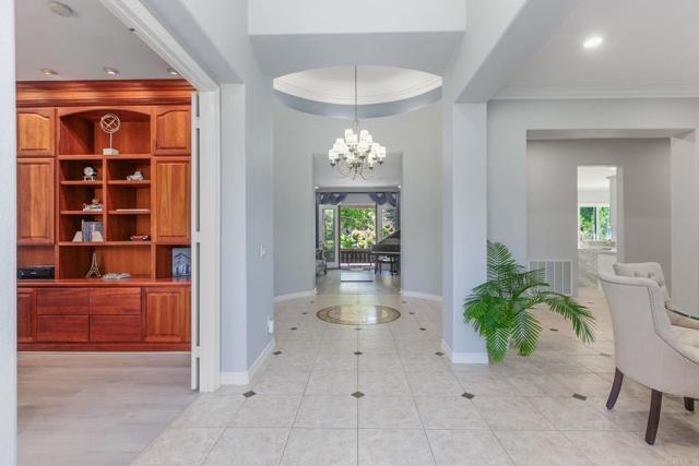 2209 Eucalyptus Ave, Escondido CA: https://media.crmls.org/mediaz/cb5b1c36-8658-42f4-bf25-1cb625c6f212.jpg