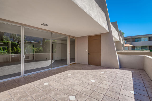197 W Via Lola, Palm Springs CA: https://media.crmls.org/mediaz/cb5b220f-6289-4945-8c17-ba5efb765675.jpg