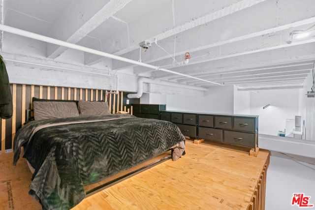 312 W 5th Street, Los Angeles CA: https://media.crmls.org/mediaz/cb5b6c6f-b376-4580-ba09-7c3c707b9644.jpg