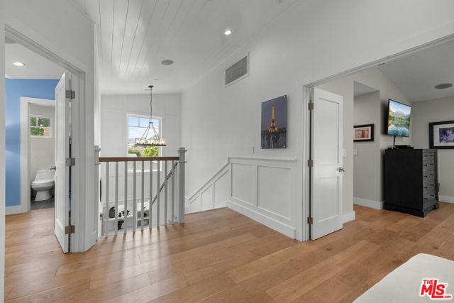 4943 Stern Avenue, Sherman Oaks CA: https://media.crmls.org/mediaz/cb5bc1c2-b480-451a-a117-d86ee78f6fb1.jpg