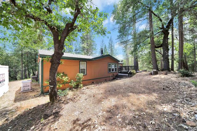 13567 Raccoon Mountain Rd, Grass Valley CA: https://media.crmls.org/mediaz/cb5c1b9f-9a2e-4217-b161-6bc55dd833d4.jpg
