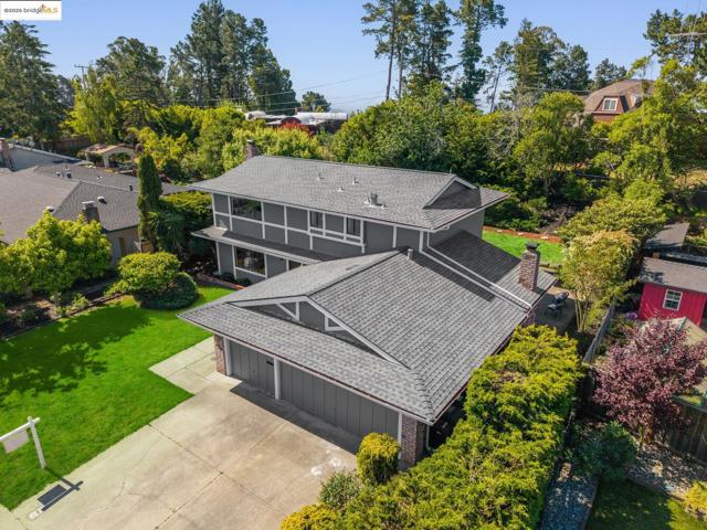 13185 Clairepointe Way, Oakland CA: https://media.crmls.org/mediaz/cb5c2ee7-a6f5-4244-b68b-20439a9dcf5a.jpg