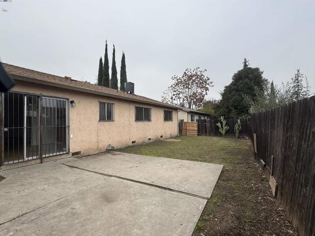 3338 Zamora Way, Stockton CA: https://media.crmls.org/mediaz/cb5c693f-14e8-4219-a212-77959754df1d.jpg