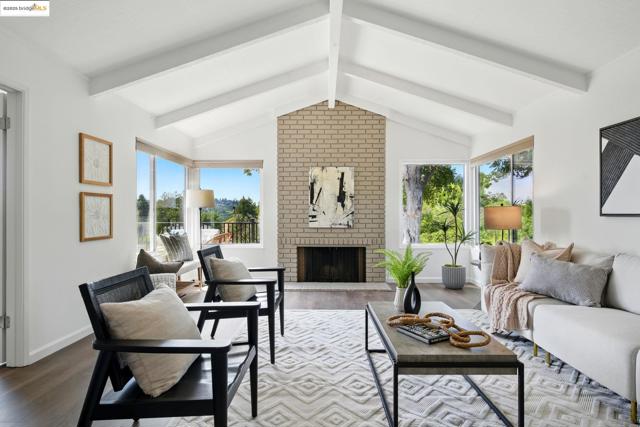 7927 Phaeton Dr, Oakland CA: https://media.crmls.org/mediaz/cb5d47f7-9d26-4673-a746-441fba8da4c5.jpg
