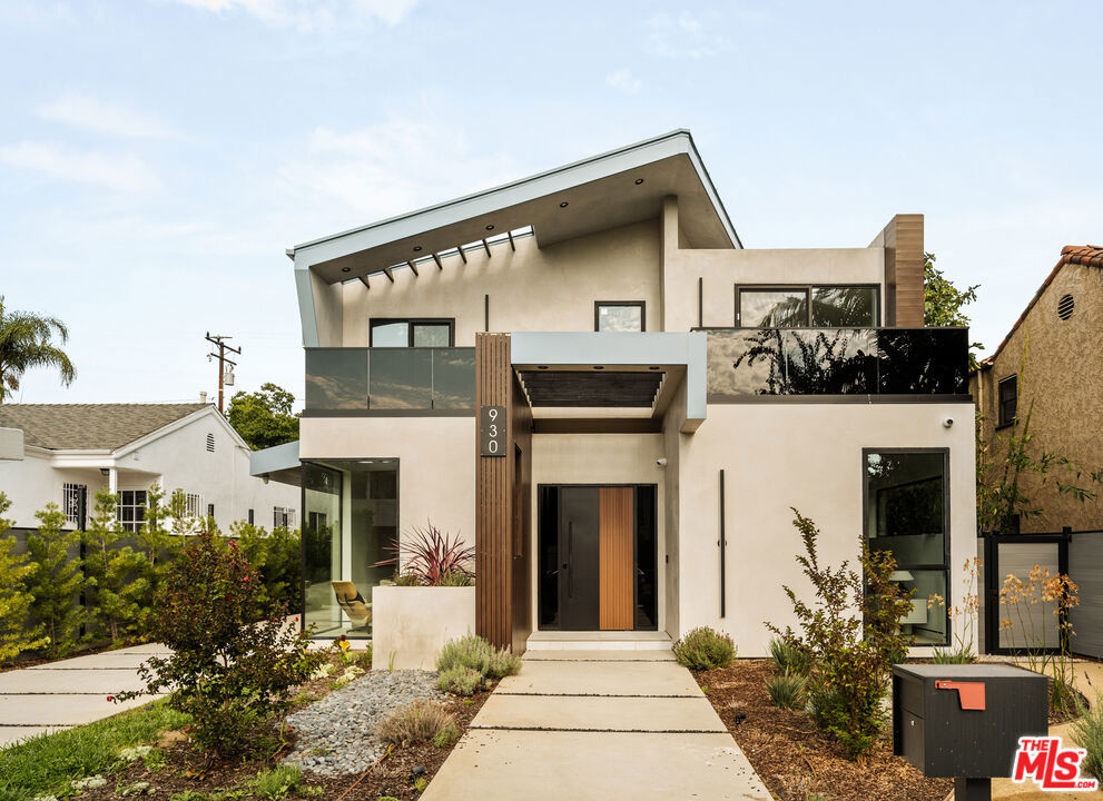 930 N La Jolla Avenue