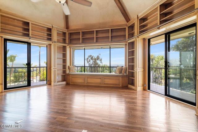 8445 Roseland Avenue, Moorpark CA: https://media.crmls.org/mediaz/cb5d8ee6-d214-499e-8ffc-235486ad86a7.jpg