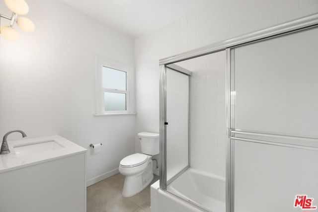 1912 7th Avenue, Los Angeles CA: https://media.crmls.org/mediaz/cb5d9da4-a798-4487-acf9-7a0cac4803b6.jpg