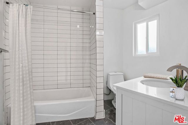 5529 Dairy Avenue, Long Beach CA: https://media.crmls.org/mediaz/cb5dcda2-90fd-47e8-b8fd-719d99b44400.jpg