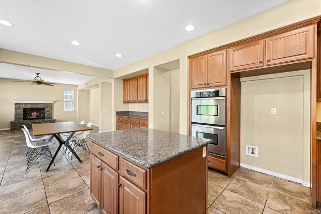 32066 Red Mountain Way, Temecula CA: https://media.crmls.org/mediaz/cb5ddb9c-22d7-4ca3-8c9c-7d3ffc592eb4.jpg