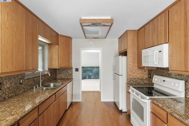 1128 Verona Ave, Livermore CA: https://media.crmls.org/mediaz/cb5e2b39-78d0-4bef-9a25-3acd701cb9df.jpg