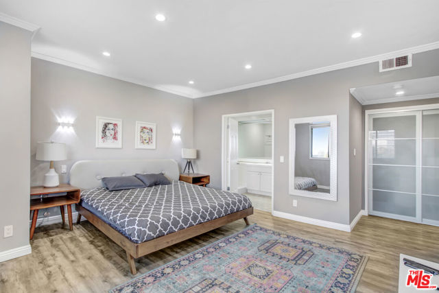 Image 9 of 16 For 831 Gretna Green Way 302
