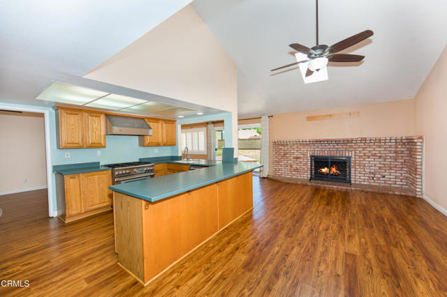 13716 Herrick Avenue, Sylmar CA: https://media.crmls.org/mediaz/cb5ea280-3306-4b37-8cbe-8be7b9f03fca.jpg