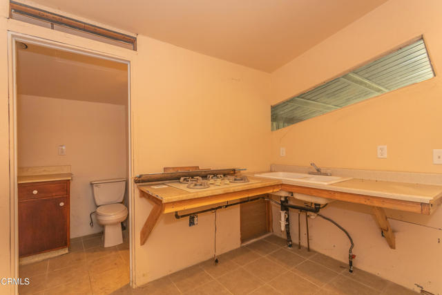 1400 Park Drive, Ojai CA: https://media.crmls.org/mediaz/cb5ec59b-5630-4165-91d5-51fdd5f33c7b.jpg