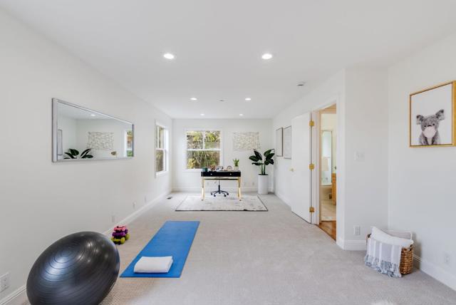 1050 Connecticut Drive, Redwood City CA: https://media.crmls.org/mediaz/cb5ee7b5-20bf-4e5f-a4a1-46e77ca6d987.jpg