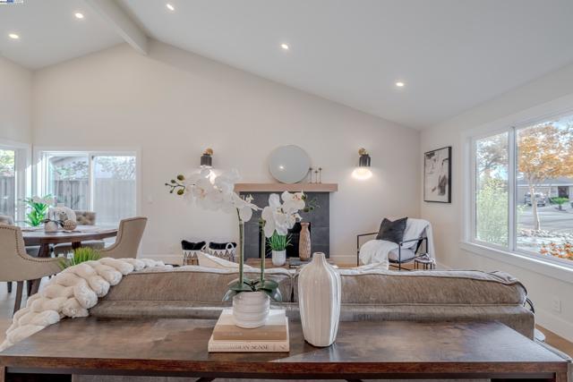 311 Foxboro Ct, San Ramon CA: https://media.crmls.org/mediaz/cb5eeb7c-74b1-4cf2-a03f-b4ed7c77a27f.jpg