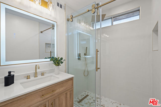 10425 Jordan Avenue photo 5