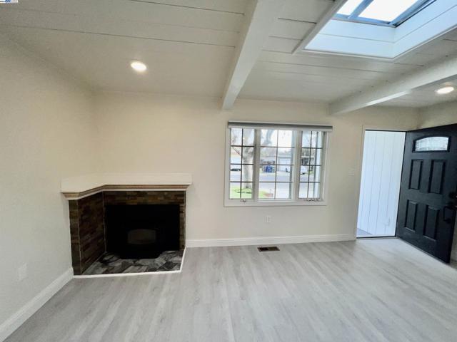 2847 Avon, Concord CA: https://media.crmls.org/mediaz/cb5f5dba-0880-4be4-85eb-52e988c844d7.jpg