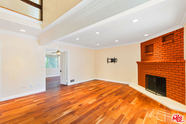 4236 Ensenada Drive, Woodland Hills CA: https://media.crmls.org/mediaz/cb5fe0e7-3792-4cb7-9039-e8372a6f176b.jpg