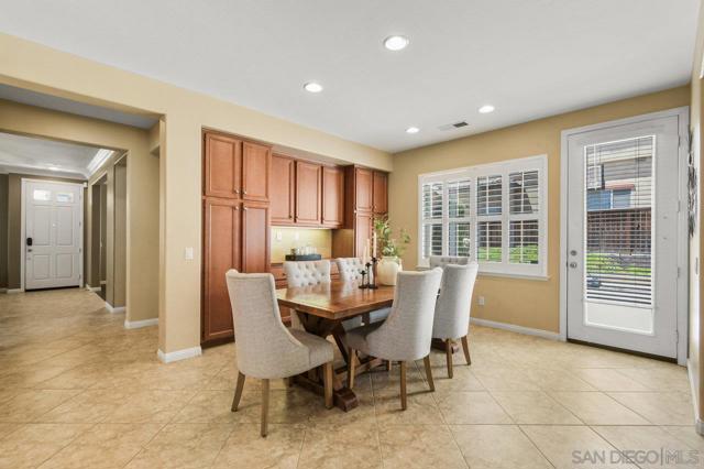 2423 Wishing Star Way, Chula Vista CA: https://media.crmls.org/mediaz/cb5ff0f7-f34c-40f1-9815-40b3791cc465.jpg