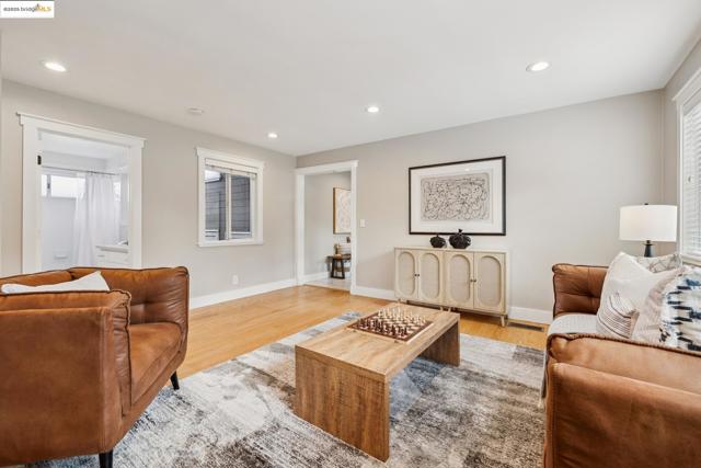 1417 Richmond St, El Cerrito CA: https://media.crmls.org/mediaz/cb6010ba-18d6-4664-9ef6-c1be0f045874.jpg