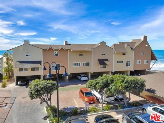 11770 Pacific Coast Highway, Malibu CA: https://media.crmls.org/mediaz/cb60153d-17c9-4fae-ac91-3c67074be2c9.jpg