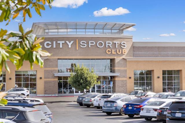 325 Toscana Way, Hayward CA: https://media.crmls.org/mediaz/cb609666-2781-450e-ad5b-e5a811e172c0.jpg