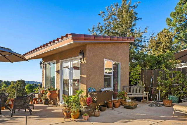 10009 Anoel Court, Spring Valley CA: https://media.crmls.org/mediaz/cb60a148-282d-4bbd-9fe0-55ed4d24a55d.jpg