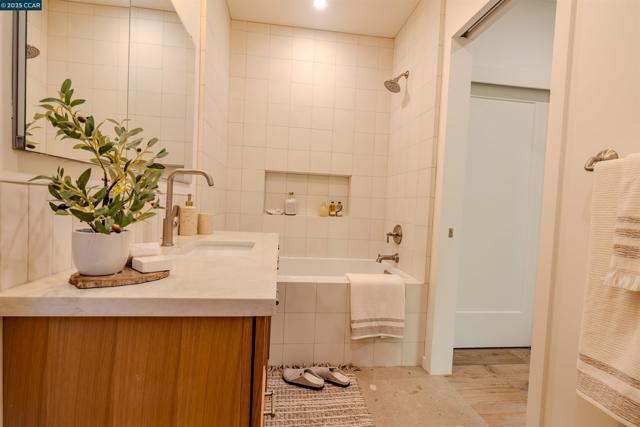 1722 Foothill Blvd, Calistoga CA: https://media.crmls.org/mediaz/cb60fcf7-b78b-4cab-a6ba-936dd5592fc3.jpg