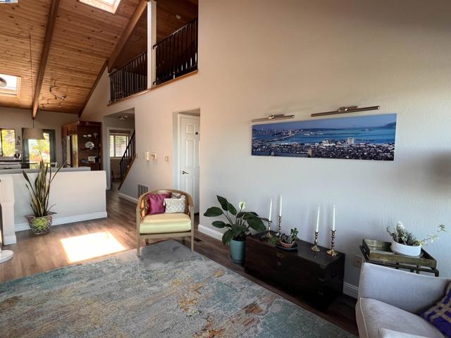 37 Binnacle Hl, Oakland CA: https://media.crmls.org/mediaz/cb6101e7-b51f-41ce-bfb6-5f3983a87f3f.jpg