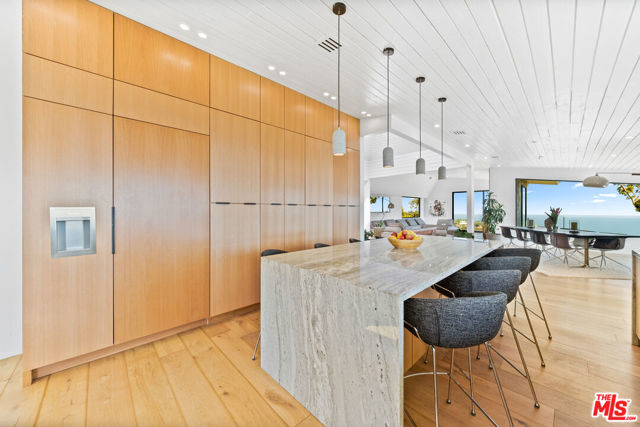23812 Malibu Crest Drive, Malibu CA: https://media.crmls.org/mediaz/cb612947-afab-4494-bcc8-dab2b4cd794a.jpg