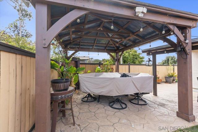 1059 Buena Vista Way, Chula Vista CA: https://media.crmls.org/mediaz/cb61840e-4e0f-4691-b65a-57f692479c90.jpg