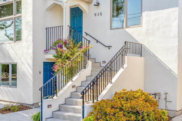 935 Lincoln Ave, Alameda CA: https://media.crmls.org/mediaz/cb625734-867a-4ed7-90c2-b75c5d999b89.jpg