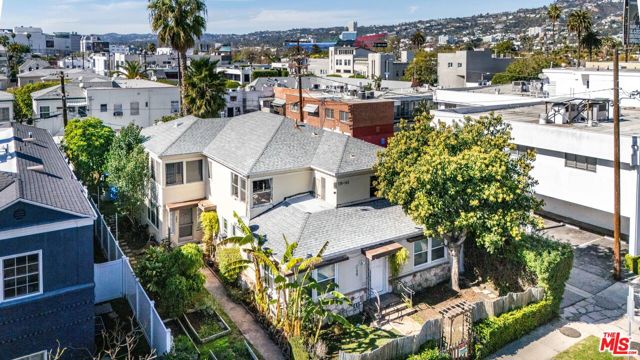 139 N Harper Avenue, Los Angeles CA: https://media.crmls.org/mediaz/cb627321-9020-4fd1-998e-d03cf4d56ea7.jpg