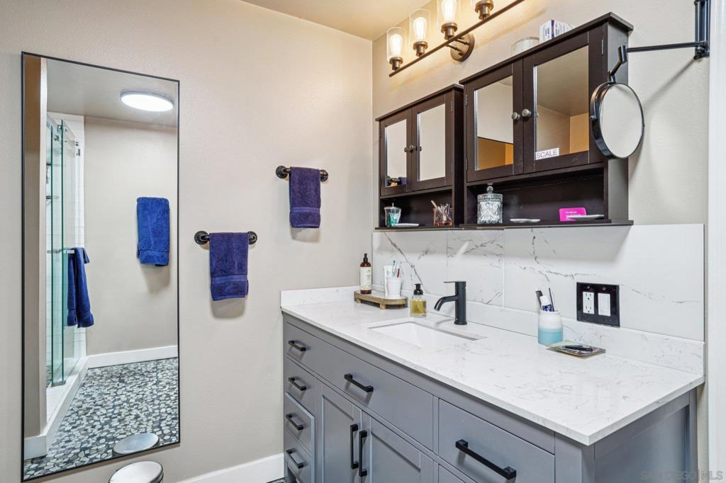 MLS #250043633SD image #16