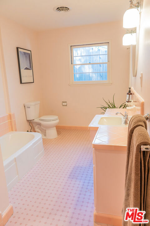 2434 Cazaux Place, Los Angeles CA: https://media.crmls.org/mediaz/cb630e13-dc85-4461-895f-fa77ce28be00.jpg