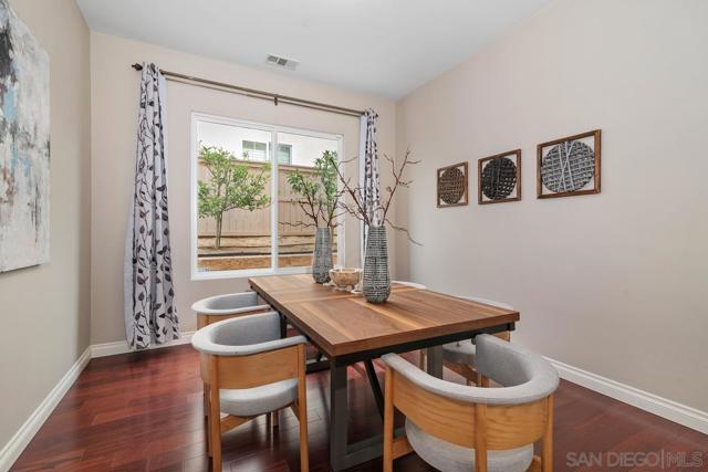 10518 Monterey Ridge Dr, San Diego CA: https://media.crmls.org/mediaz/cb633e5c-0d9c-4da3-856d-1ff703fb5f91.jpg